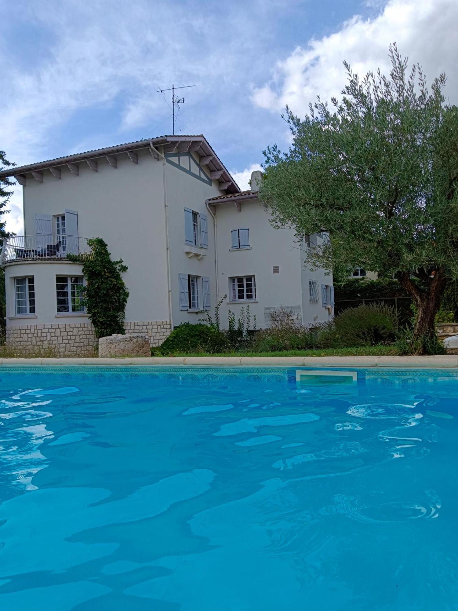 La Maison Basque Sainte-Livrade-sur-Lot Εξωτερικό φωτογραφία